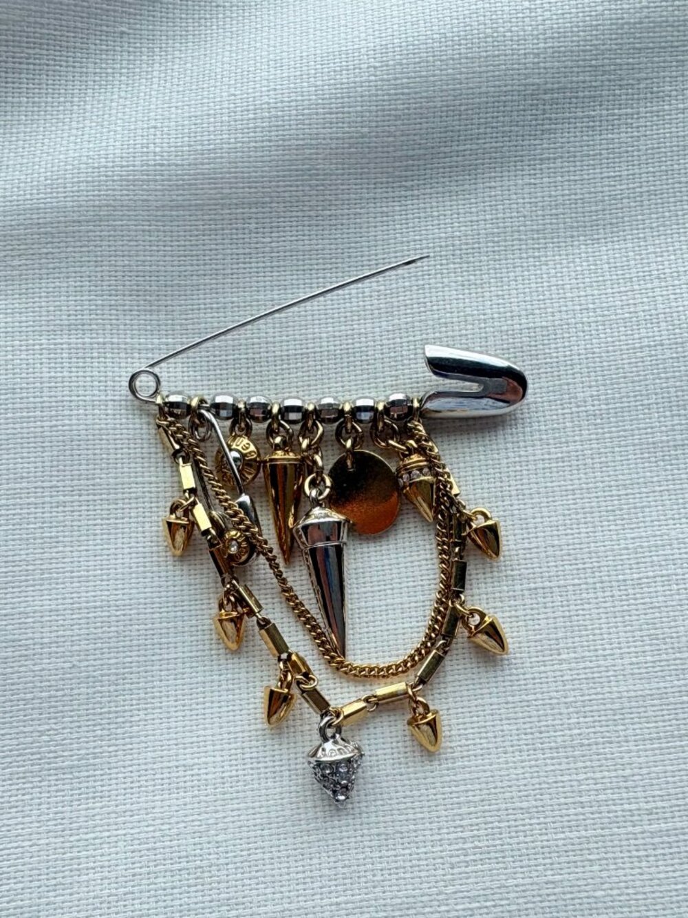 Rare Henri Bendel Safety Pin Brooch - Picture 2 of 5
